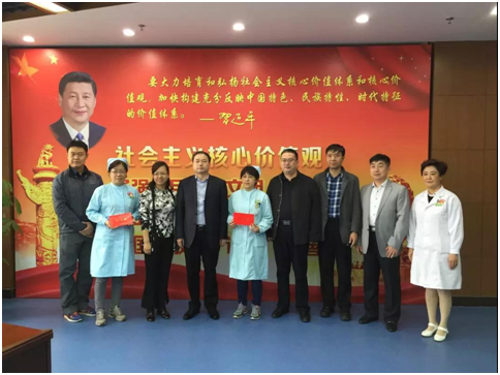 “5.12”护士节市工会领导莅临中文成人网
慰问临床一线护理工作者