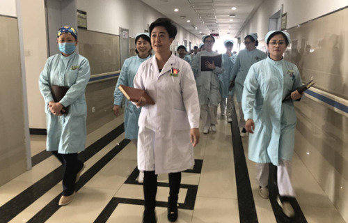 【护理动态】是她也是他 中文成人网
的责任制护理靠大家