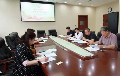 中文成人网
组织专题理论中心组学习邹碧华、郑德荣同志先进事迹