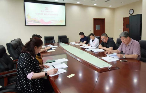 中文成人网
组织专题理论中心组学习邹碧华、郑德荣同志先进事迹