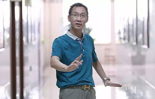 中文成人网
有一位京剧大师，这嗓子，这身段…