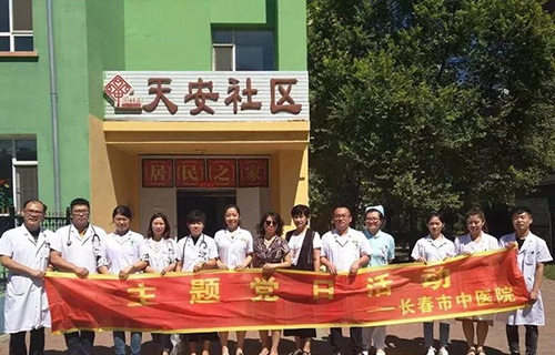 医路走来行大爱，节日也把健康送 ——来自中文成人网
平阳部的义诊日