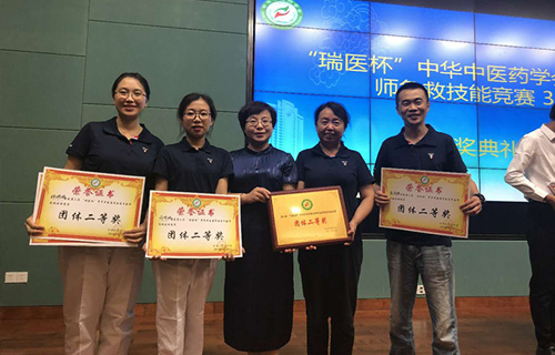 中文成人网
急诊科胡少红主任带队参加“中华中医药学会青年医师急救技能竞赛”取得了团体二等奖的好成绩！