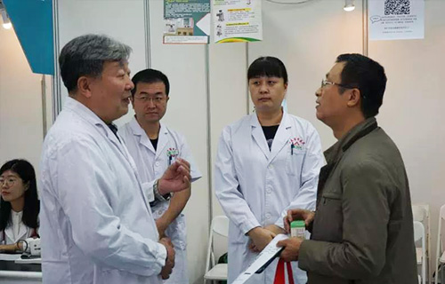 中文成人网
肛肠科专家团队走进东北亚中医药博览会为百姓义诊