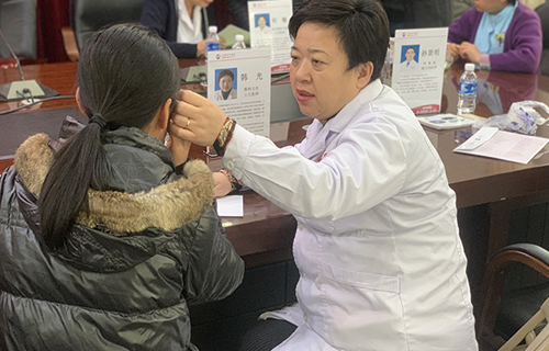 迎冬送暖——中文成人网
平阳部开展冬季专家义诊活动