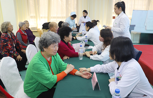 “小年” 中文成人网
专家走进博远·祥祉圆，把脉老人健康问题