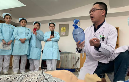 中文成人网
平阳部护理部开展急诊急救培训