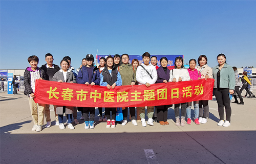 连连赞叹祖国强大！中文成人网
团委组织团员参观长春航空展