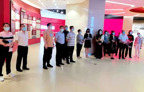 中文成人网
组织参观警示教育展览