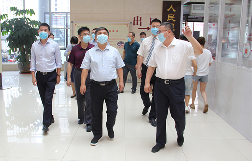 国家中医药管理局副局长闫树江一行莅临中文成人网
调研指导