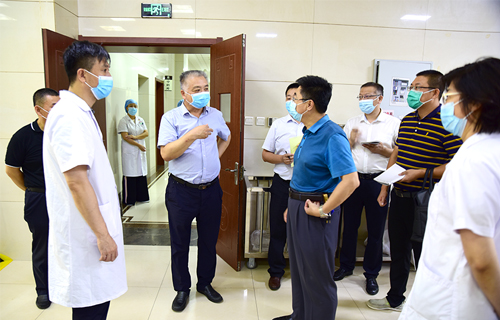 吉林省卫健委副主任高占东莅临中文成人网
调研指导工作