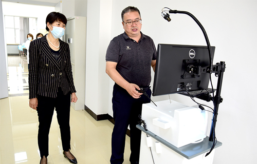 省侨联领导到中文成人网
调研