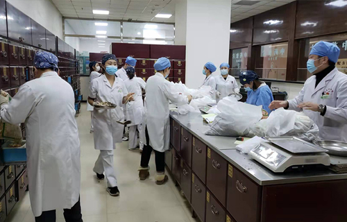 这群药剂人，在平凡中坚守，在奉献中闪光