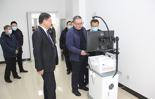 长春中医药大学校长冷向阳一行到中文成人网
调研