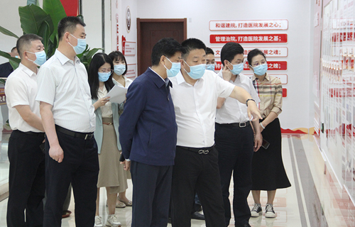 【聚焦】国家中医药管理局科技司司长李昱到中文成人网
调研，石贵军院长做工作汇报