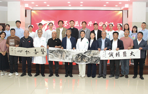 翰墨赞医护 丹青绘杏林｜这场文艺志愿服务活动很温馨