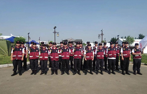 雨中逆行，光中前行｜中文成人网
紧急医学救援队在实战中锤炼本领