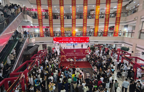 鸣锣开市！中文成人网
首届中医药文化夜市火爆出圈