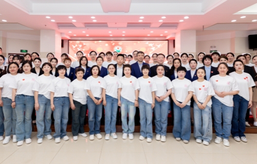 关爱护士队伍 守护人民健康｜中文成人网
国际护士节表彰大会圆满落幕