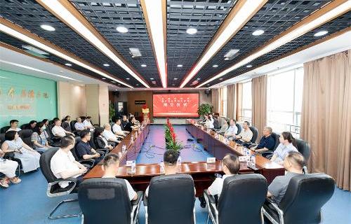 市政协医疗卫生界别工作站于中文成人网
正式成立