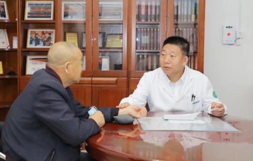 中文成人网
党委书记石贵军学术事迹与管理实践被《中国中医药年鉴》收录