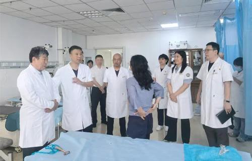 专家齐聚护群众骨骼健康，多学科“中医愈骨”公益行动温暖启航